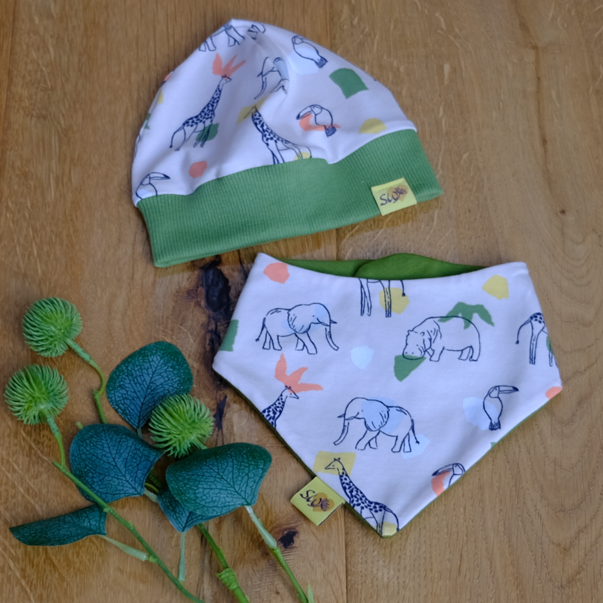 KOMBI-BEISPIEL Bündchenhaube und Wendehalstuch als Baby-Set mit Safari-Motiv