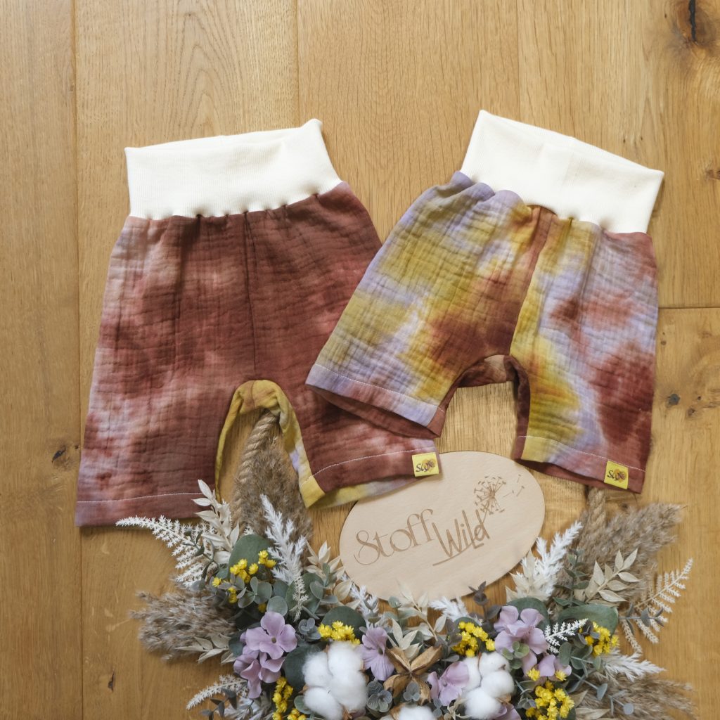 Musselin-Hosen für den Sommer mit Batik-Muster