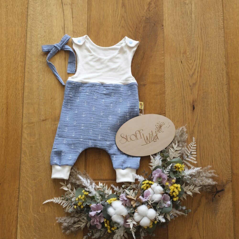 Baby-Latzhose / Romper,  Gr. 56