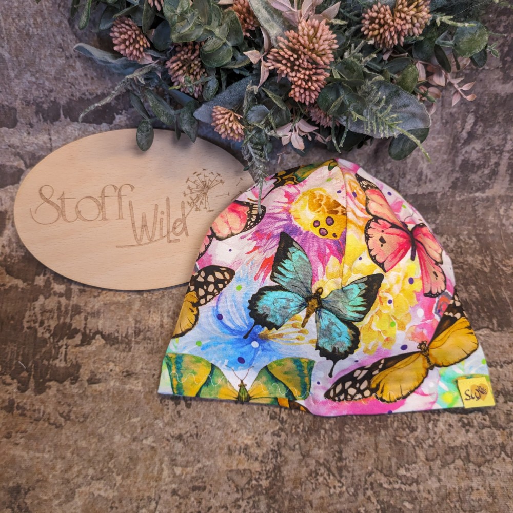 Beanie mit bunten Schmetterlingen für Kleinkinder