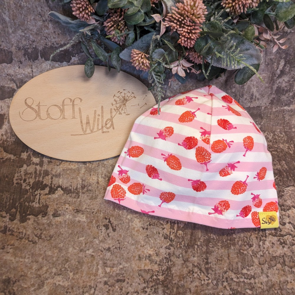 Beanie mit Himbeeren als Muster für Babys