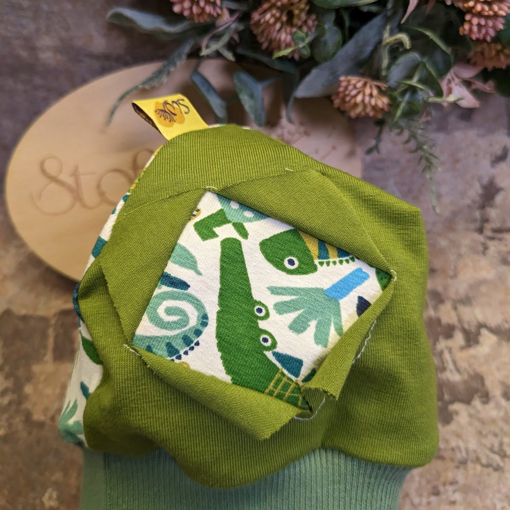 Bündchenhaube grüne Tiere, Gr. S