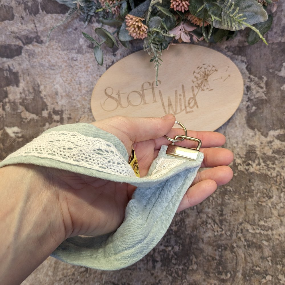 Schlüsselband, Anhänger MusselinMint mit Spitze