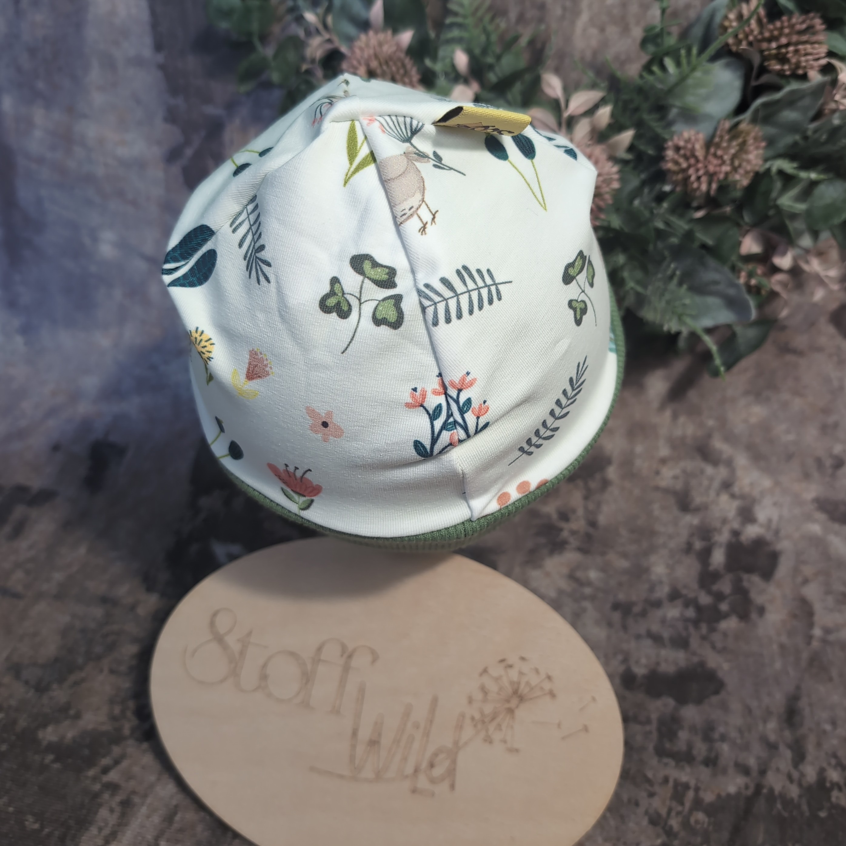 Bündchenhaube Frühlingswiese mit dehnbarem Bündchen - mitwachsend