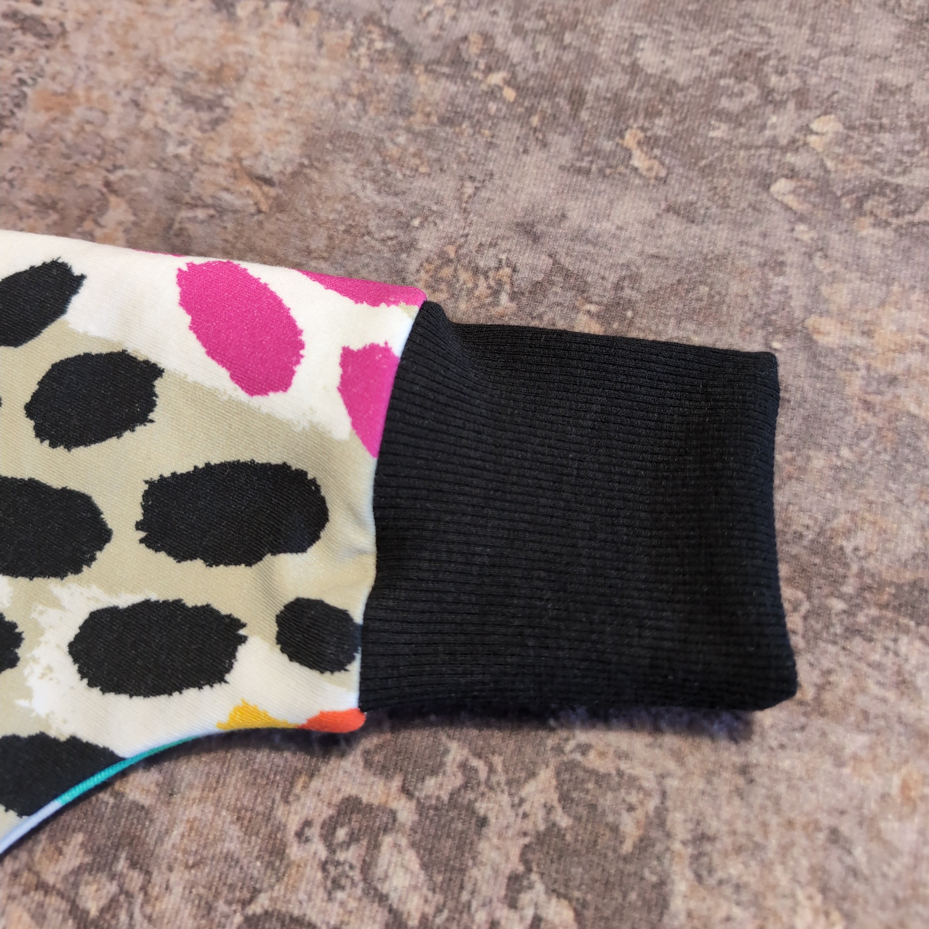 Baby-Pumphose Funky Leo aus kuscheligem Sweat-Stoff mit buntem Leo-Design