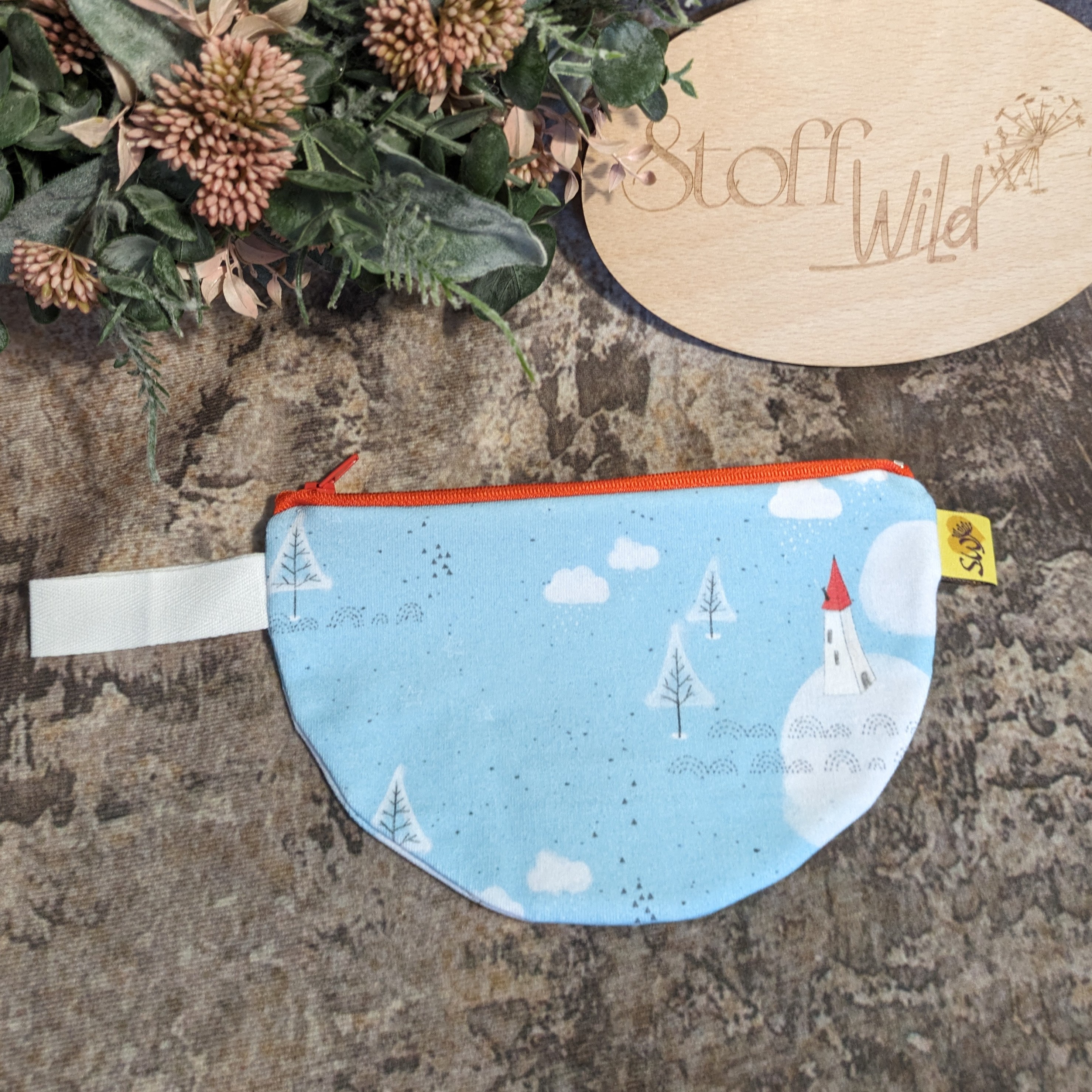 Täschchen Winterdorf aus French Terry für Schnuller, Snacks, Kosmetik und Co.