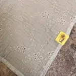 Baby-Musselin-Halstuch "Blumenstickerei taupe/beige" – Bild 5