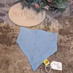 Baby-Musselin-Halstuch "Lochstickerei rauchblau" – Bild 6