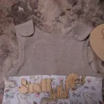 Latzhose / Romper Hase, graublau, Gr. 62/68 – Bild 11