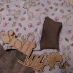 Latzhose / Romper Hase, graublau, Gr. 62/68 – Bild 13