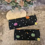 Knoten-Stirnband in Schwarz mit Blumenmuster aus weichem Baumwoll-Jersey, Größen 46–51 cm und 52–58 cm, handgefertigt in Österreich