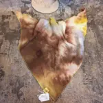 Musselin-Halstuch "Batikmuster braun" mit gelbem Saum, 65x65cm