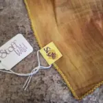 Musselin-Halstuch "Batikmuster braun" mit gelbem Saum, 65x65cm – Bild 3