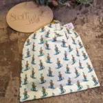 Skifahrer Beanie mit Ski Motiv aus Trevira Bioactive Polyester, Größen 46 bis 60 cm, handgefertigt in Österreich