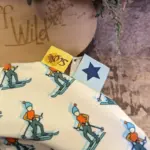 Skifahrer Beanie mit Ski Motiv aus Trevira Bioactive Polyester, Größen 46 bis 60 cm, handgefertigt in Österreich