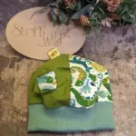 Bündchenhaube grüne Tiere, Gr. S – Bündchen mintgrün – Bild 3