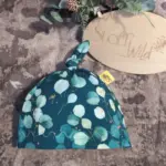 Knotenhaube Eukalyptus dunkel | für Neugeborene / Babys – Bild 5