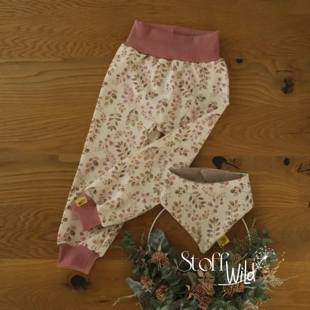 Baby-Set_Zweige1-1024x1024.jpg Hose & Halstuch "Zarte Zweige und Blüten" Gr. 86 – Bild 1