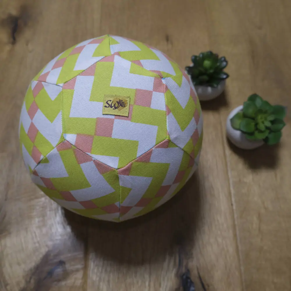 Luftballonhuelle_aufgeblasen_weiss_pfirsich_limette.jpg Luftballonhülle - der Ball zum Mitnehmen, Pfirsich-Limette-Weiß – Bild 1