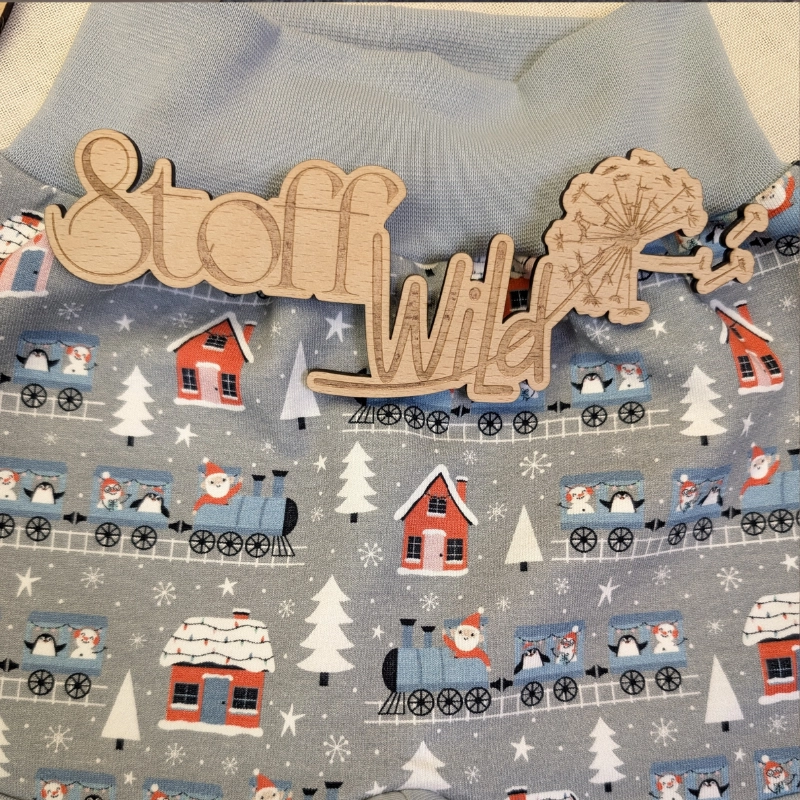 https://www.stoffwild.at/wp-content/uploads/baby-set-gr-80-winterzug-weihnachtsmann-pinguine-6.webp