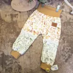 Individuelle Baby-Hose 'Baby-Diamond' (Gr. 50-92) aus weichem Bio-Jersey, Musselin oder French Terry, mit dehnbaren Bündchen an Bund und Beinen, stoffwindelfreundlich und nach deinen Wünschen gestaltbar – handgefertigt in Österreich