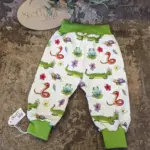 Individuelle Baby-Hose 'Baby-Diamond' (Gr. 50-92) aus weichem Bio-Jersey, Musselin oder French Terry, mit dehnbaren Bündchen an Bund und Beinen, stoffwindelfreundlich und nach deinen Wünschen gestaltbar – handgefertigt in Österreich