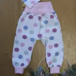 Individuelle Baby-Hose 'Baby-Diamond' (Gr. 50-92) aus weichem Bio-Jersey, Musselin oder French Terry, mit dehnbaren Bündchen an Bund und Beinen, stoffwindelfreundlich und nach deinen Wünschen gestaltbar – handgefertigt in Österreich