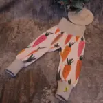 Individuelle Baby-Hose 'Baby-Diamond' (Gr. 50-92) aus weichem Bio-Jersey, Musselin oder French Terry, mit dehnbaren Bündchen an Bund und Beinen, stoffwindelfreundlich und nach deinen Wünschen gestaltbar – handgefertigt in Österreich