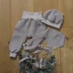 Individuelle Baby-Hose 'Baby-Diamond' (Gr. 50-92) aus weichem Bio-Jersey, Musselin oder French Terry, mit dehnbaren Bündchen an Bund und Beinen, stoffwindelfreundlich und nach deinen Wünschen gestaltbar – handgefertigt in Österreich