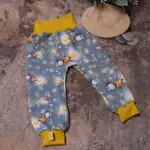 Individuelle Baby-Hose 'Baby-Diamond' (Gr. 50-92) aus weichem Bio-Jersey, Musselin oder French Terry, mit dehnbaren Bündchen an Bund und Beinen, stoffwindelfreundlich und nach deinen Wünschen gestaltbar – handgefertigt in Österreich