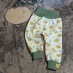 Individuelle Baby-Hose 'Baby-Diamond' (Gr. 50-92) aus weichem Bio-Jersey, Musselin oder French Terry, mit dehnbaren Bündchen an Bund und Beinen, stoffwindelfreundlich und nach deinen Wünschen gestaltbar – handgefertigt in Österreich