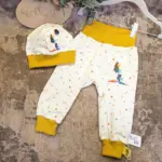 Individuelle Baby-Hose 'Baby-Diamond' (Gr. 50-92) aus weichem Bio-Jersey, Musselin oder French Terry, mit dehnbaren Bündchen an Bund und Beinen, stoffwindelfreundlich und nach deinen Wünschen gestaltbar – handgefertigt in Österreich
