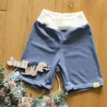 Individuelle Estrella-Hose (Gr. 86–140) aus weichem Bio-Jersey, Musselin oder French Terry, mit dehnbaren Bündchen an Bund und Beinen, stoffwindelfreundlich und nach deinen Wünschen gestaltbar – handgefertigt in Österreich