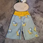 Individuelle Estrella-Hose (Gr. 86–140) aus weichem Bio-Jersey, Musselin oder French Terry, mit dehnbaren Bündchen an Bund und Beinen, stoffwindelfreundlich und nach deinen Wünschen gestaltbar – handgefertigt in Österreich