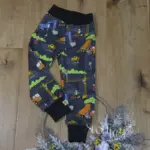 Individuelle Estrella-Hose (Gr. 86–140) aus weichem Bio-Jersey, Musselin oder French Terry, mit dehnbaren Bündchen an Bund und Beinen, stoffwindelfreundlich und nach deinen Wünschen gestaltbar – handgefertigt in Österreich