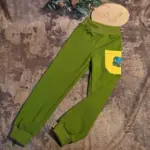 Individuelle Estrella-Hose (Gr. 86–140) aus weichem Bio-Jersey, Musselin oder French Terry, mit dehnbaren Bündchen an Bund und Beinen, stoffwindelfreundlich und nach deinen Wünschen gestaltbar – handgefertigt in Österreich