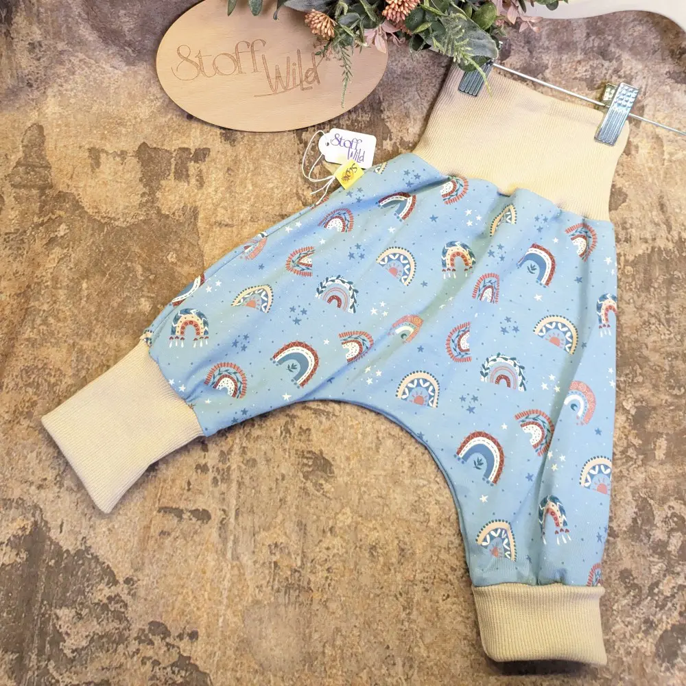 pumpi-68-74-regenbogen-blau-2.jpg Pumphose Regenbogen blau, Gr. 68-74 – Bild 1