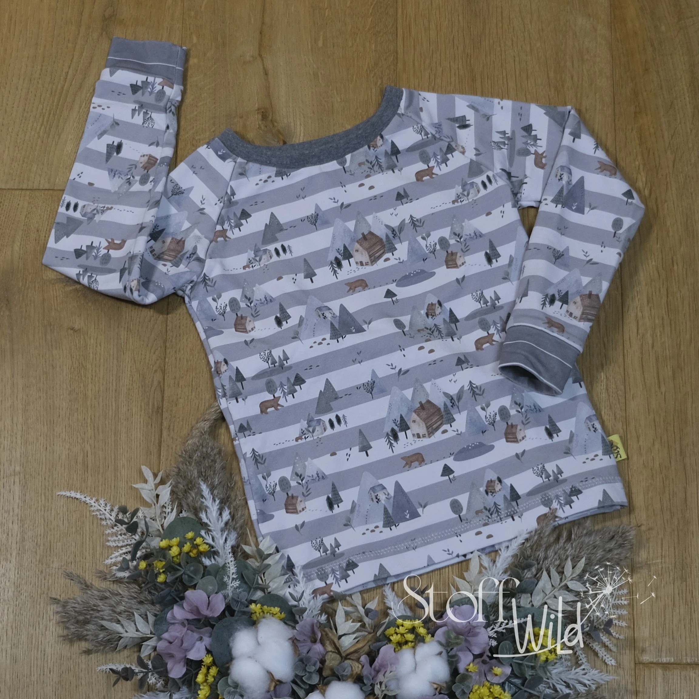 Raglan-Pulli aus Sommersweat mit coolem Häuser-Motiv in Gr. 98/104