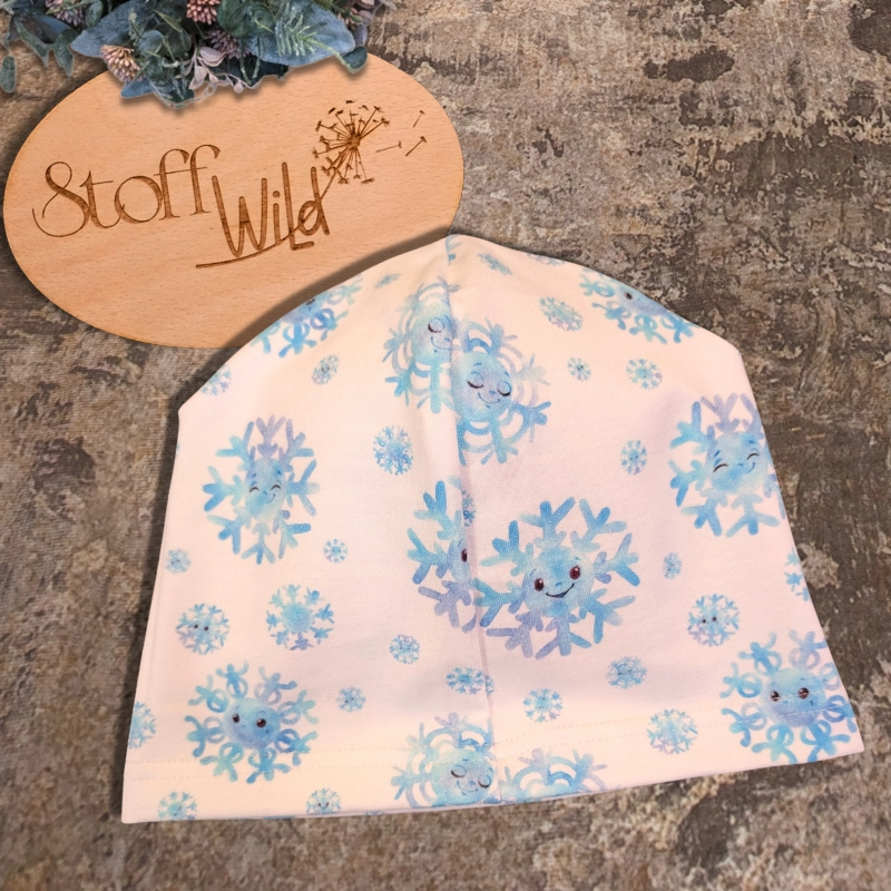 Beanie und Loop Set aus Bio Sweat mit lächelnden Schneeflocken, Beanie Gr M 51-55 cm, doppellagiger Loop mit rauchblauem Jersey innen, Höhe 18 cm, Kopfumfang 50-52 cm